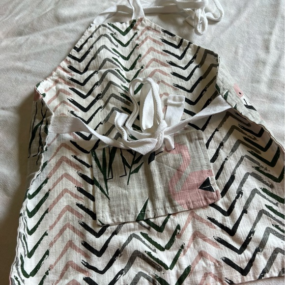 Flamingo gray and pink reversible girls pocketed apron. - Picture 8 of 12
